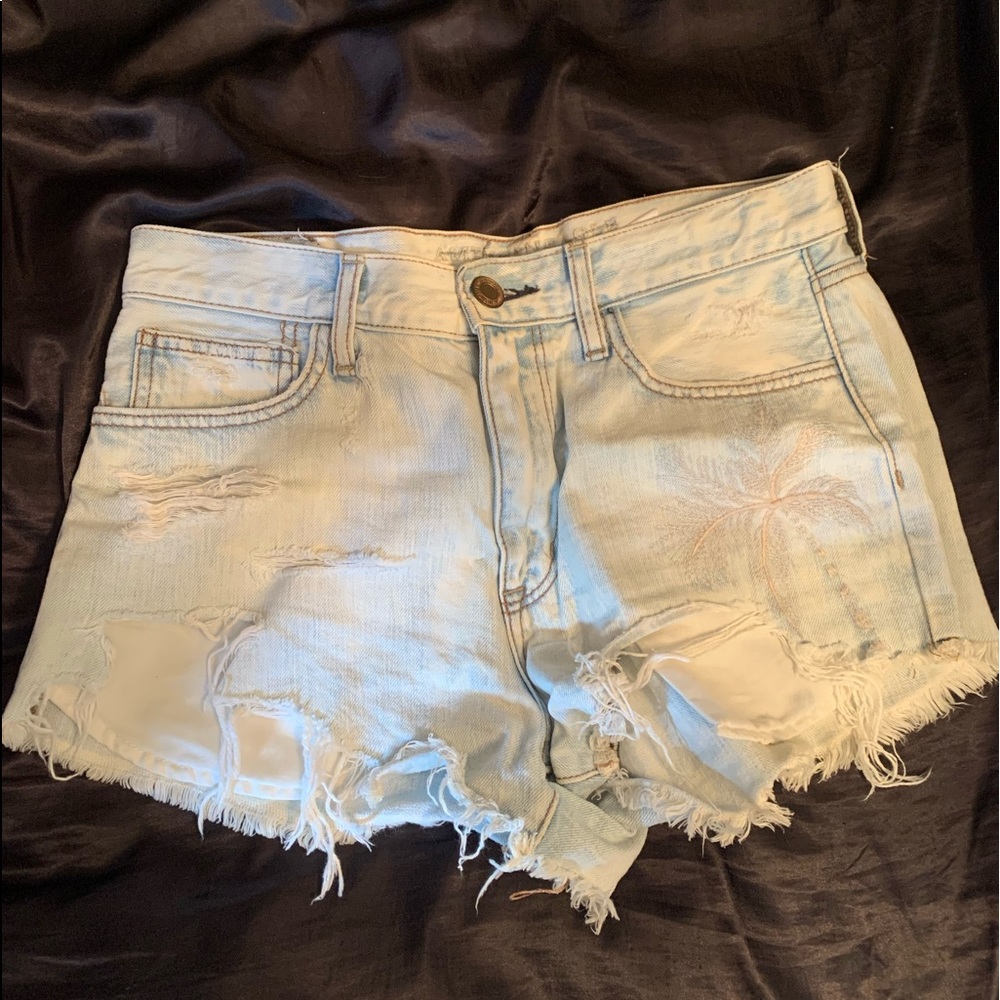 🦇 American Eagle Tropical Denim Booty Shorts 🦇